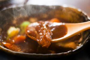 ビーフシチュー 酸っぱい 味