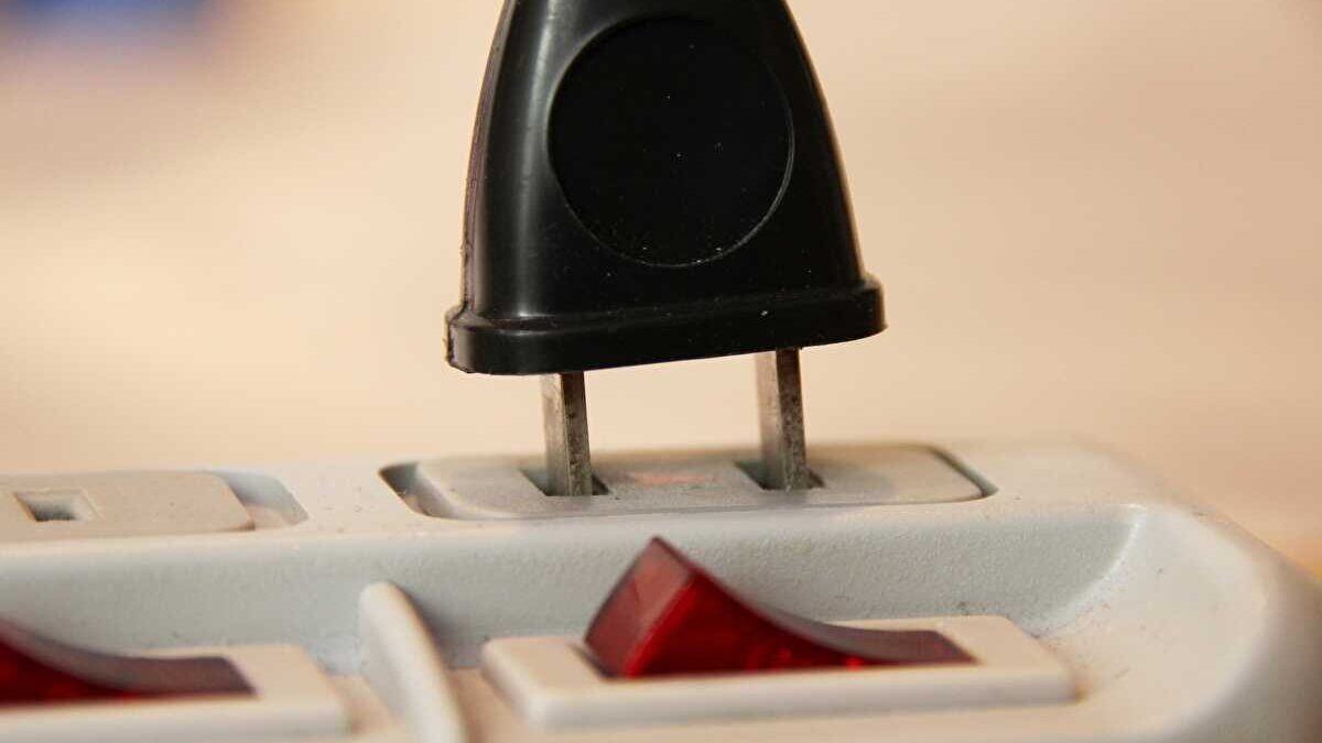 コンセント 火花 原因